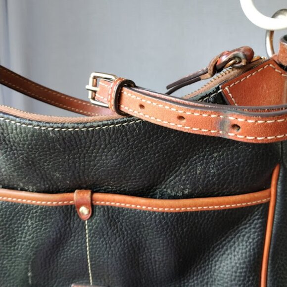 Dooney & Bourke geniune leather shoulder bag with red interior - Picture 5 of 14